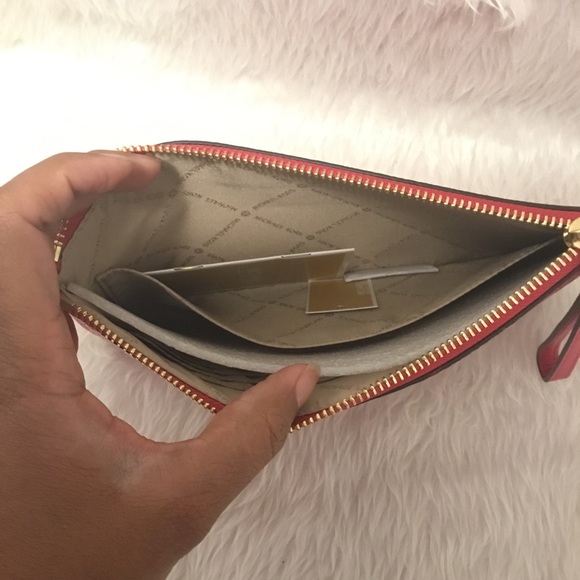 Michael Kors Jet Travel Wristlet Red NWT - Picture 6 of 7